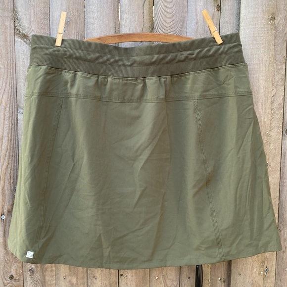Olive Green Sport Skort Shorts Skirt - size XL - Picture 2 of 5